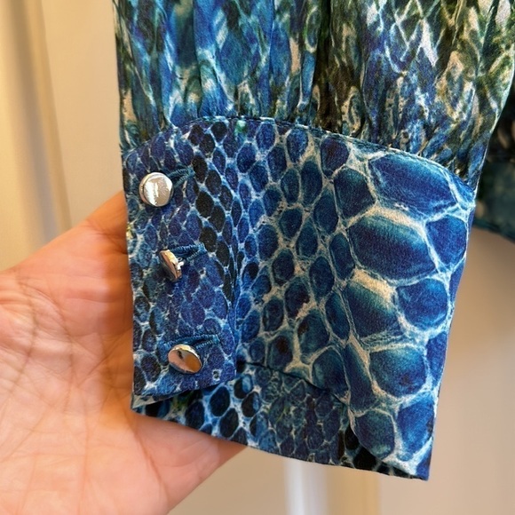 Hale Bob Boho Mixed Blues Snake Print Silk Blouse SzM - Picture 4 of 9